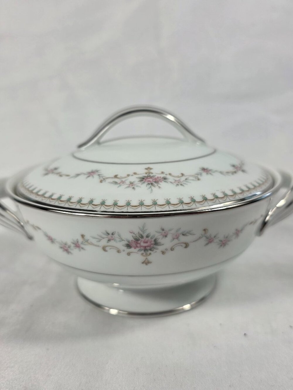 Noritake Fairmont 6102 Sugar Bowl with Lid White with Pink Roses & Green Dots